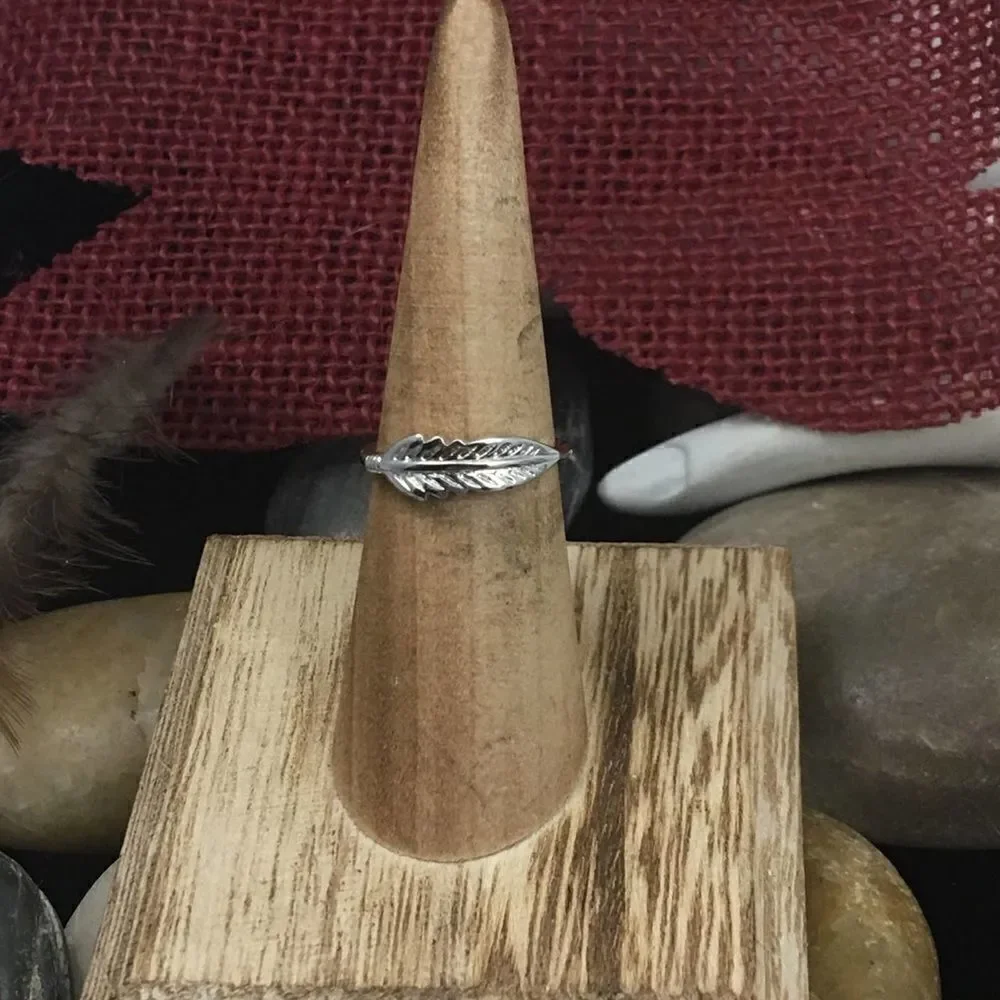 Sterling silver leaf minimalist ring Size 7